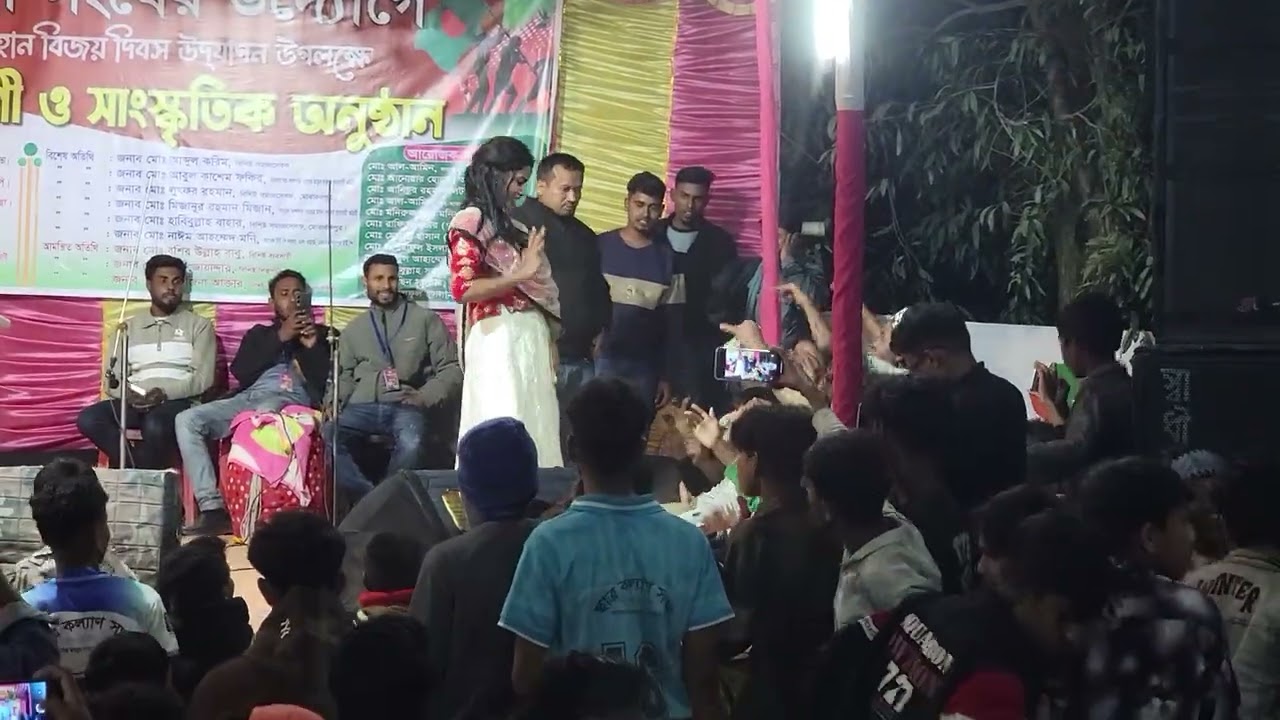 উরাধুর  নাচ কাপর খুইলা নাচ 