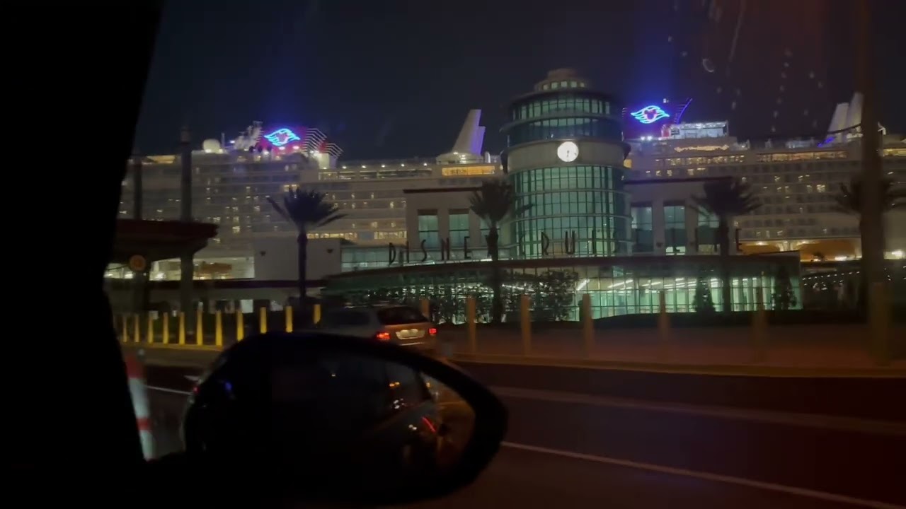 I Disney adventure port cannaval (night) #disneycruiseline  #shipspotting
