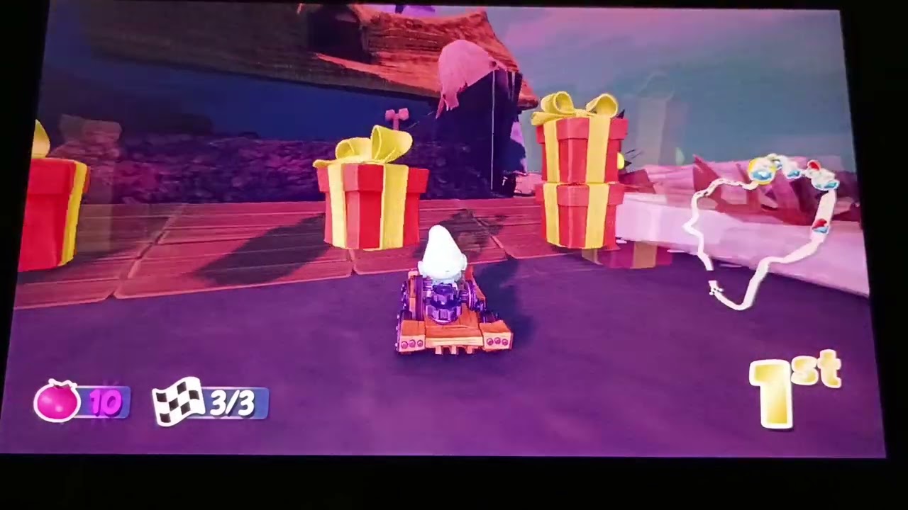 Darius plays as clockwork Smurf, the clockwork Robot Smurf, in Smurfs kart.