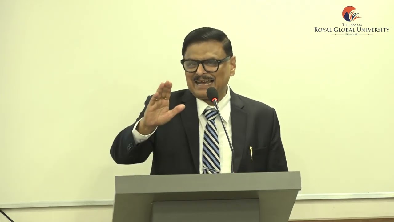 Hon’ble Mr. Justice Ashutosh Kumar, Chief Justice of the Gauhati High Court, engaged with students.