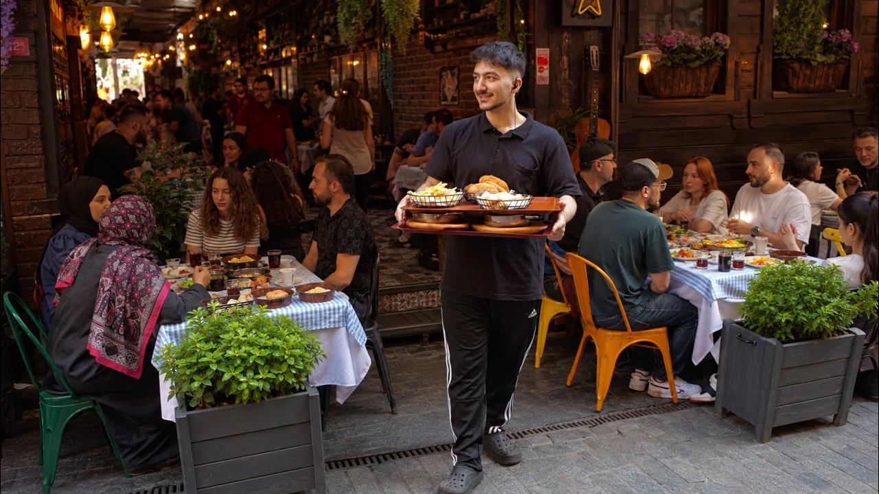 Hundreds Come Every Morning | Famous Turkish Breakfast in Istanbul
