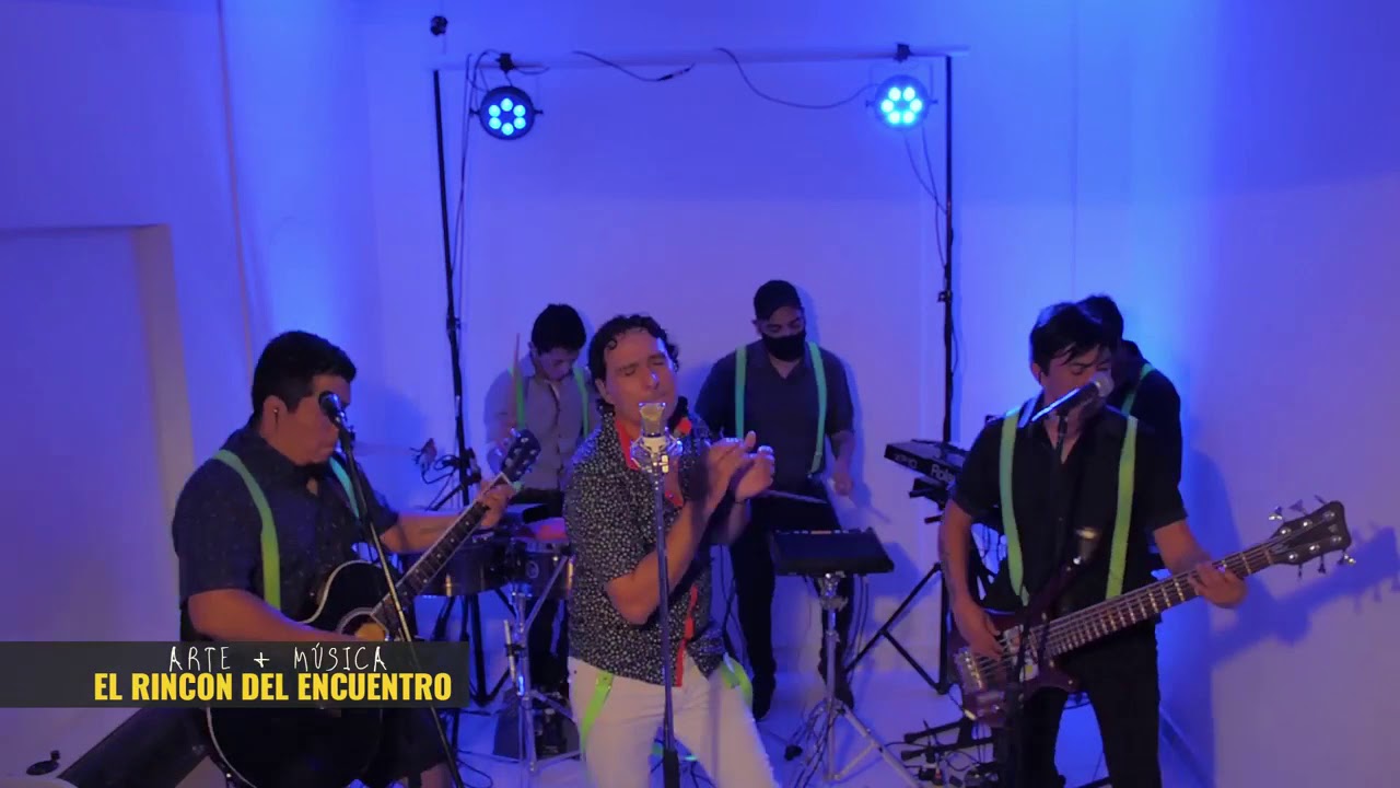 LA HOJA EN VIVO,  Y LA HICE LLORAR.