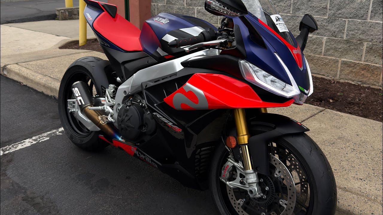 2021 Aprilia RSV4 Factory 