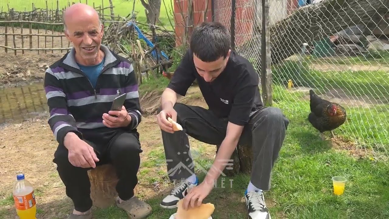 Bariu i bie fyllit, femijet rrugeve e konak - Gjalleria e fshatit Akllap