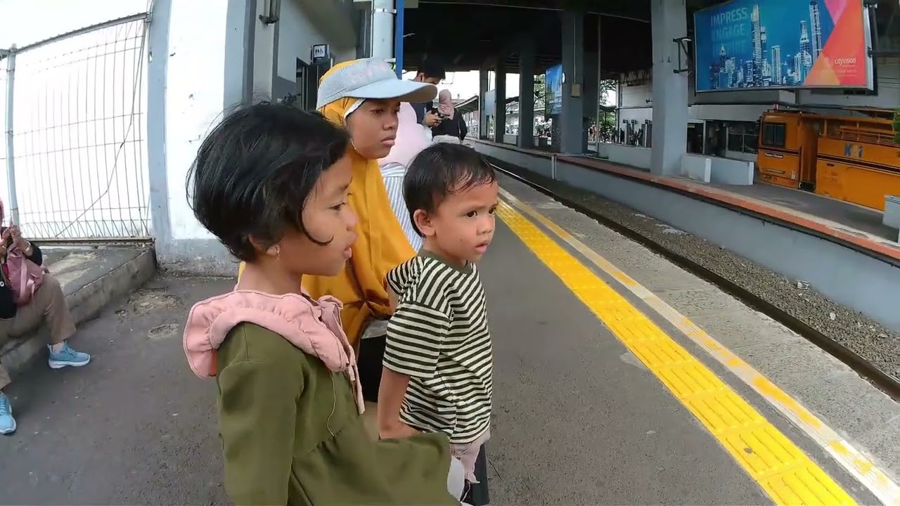 KRL dari Depok Baru ke Bogor