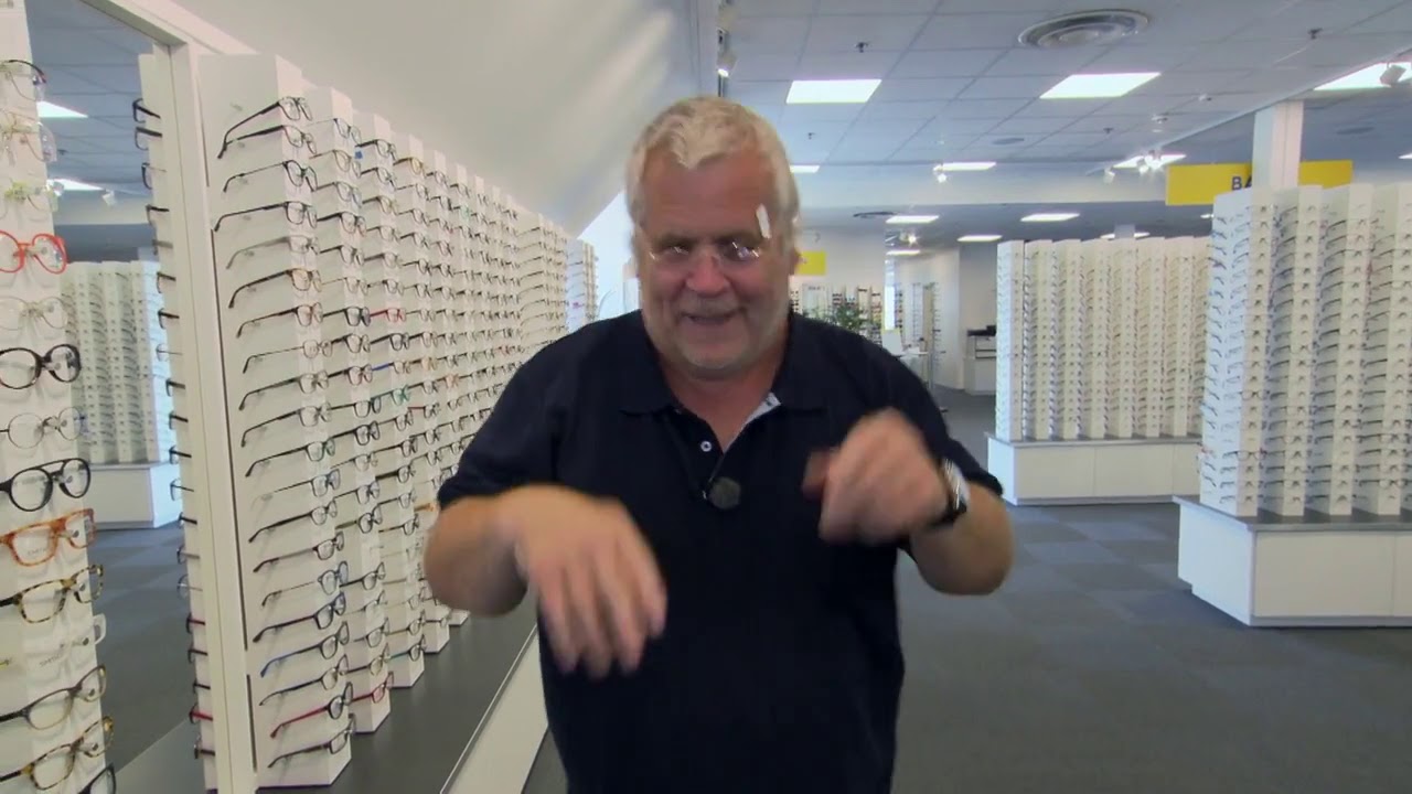 Åke köper nya glasögon