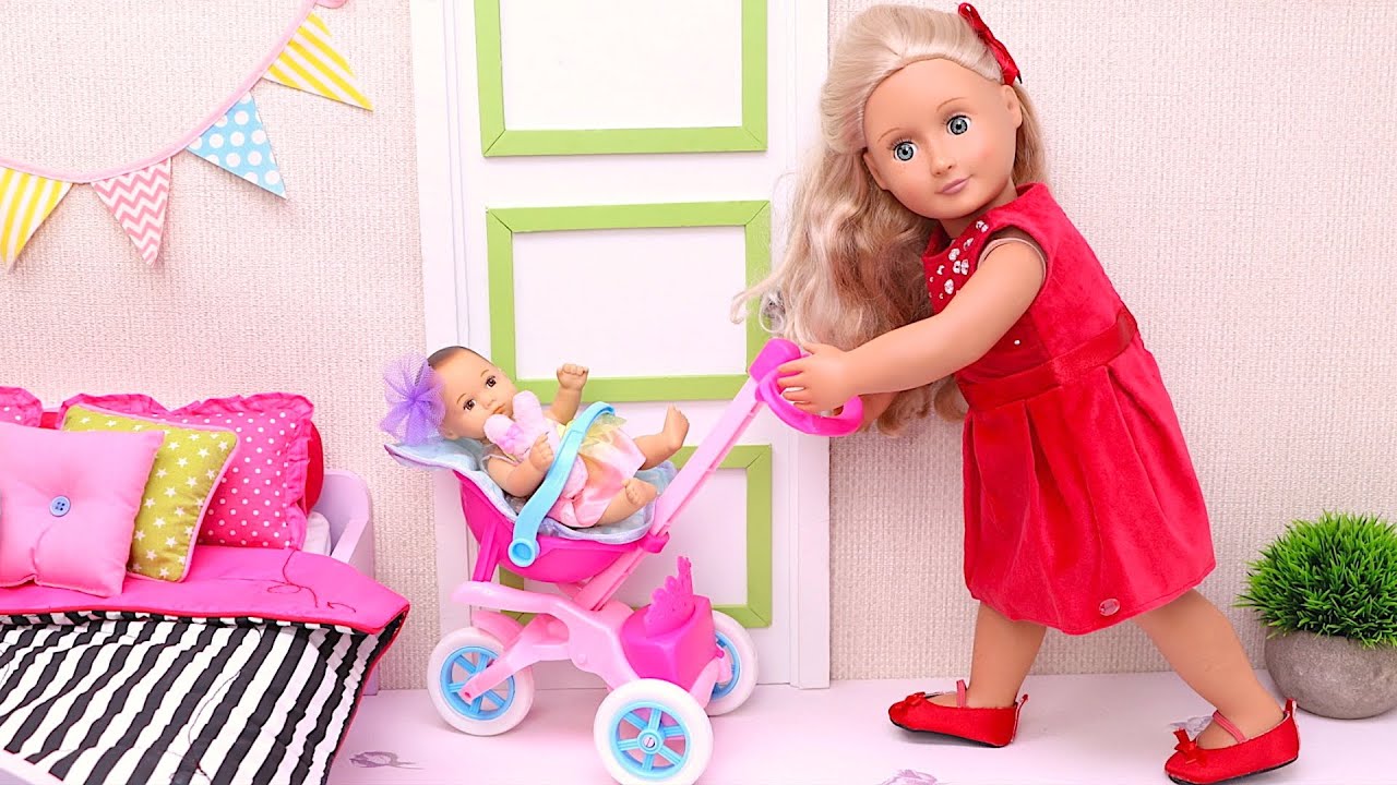 Rutina nocturna de mamá y bebé. Juguetes Muñecas colección de historias de familia y niños