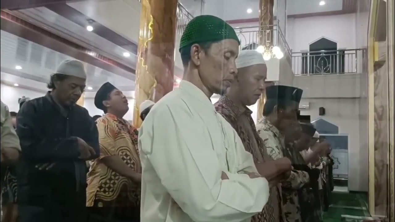 WARGA MUHAMMADIYAH BATANG SALAT TARAWIH PERDANA PENUH KEKHUSYUKAN
