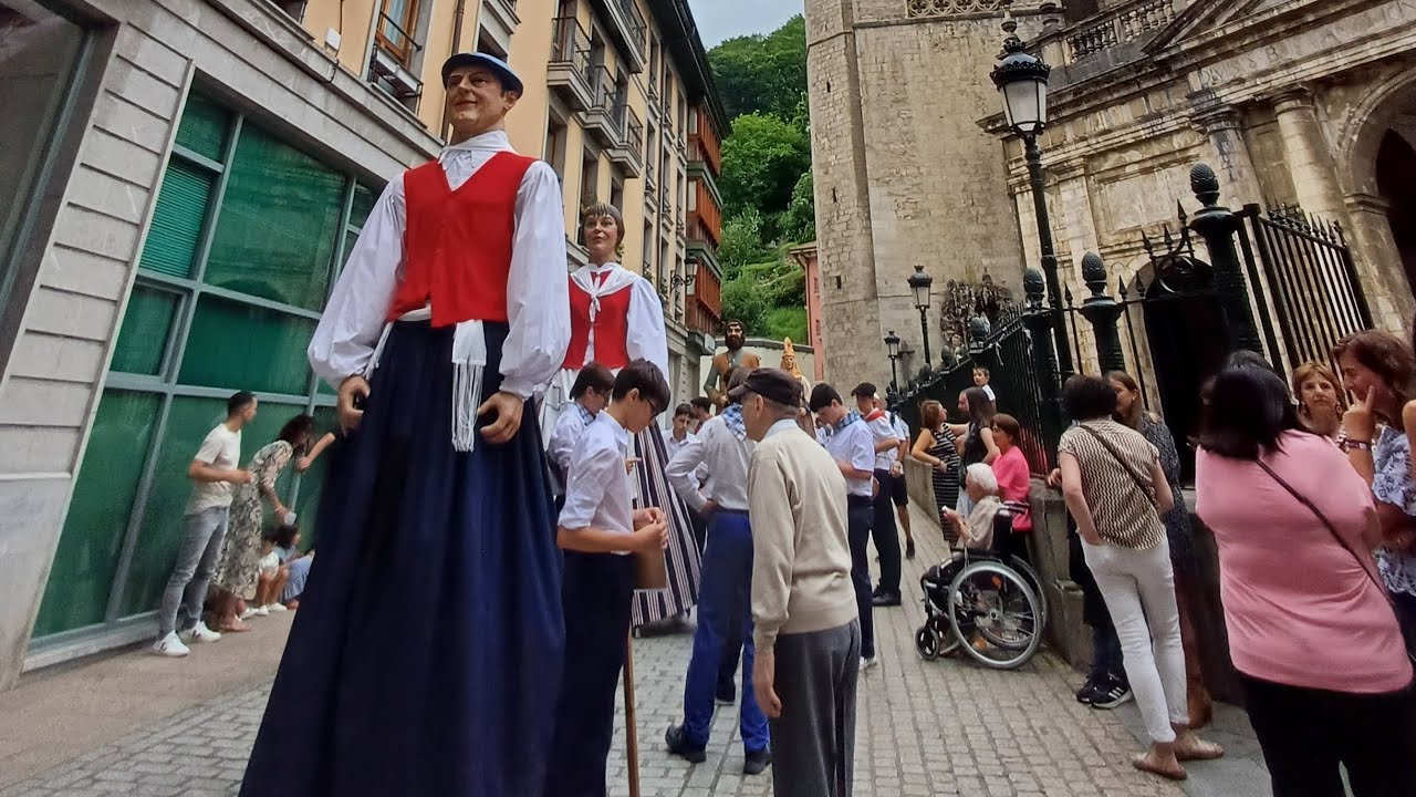 Pasacalles en la Gran Gigantada en Azpeitia | 27 de Julio de 2024