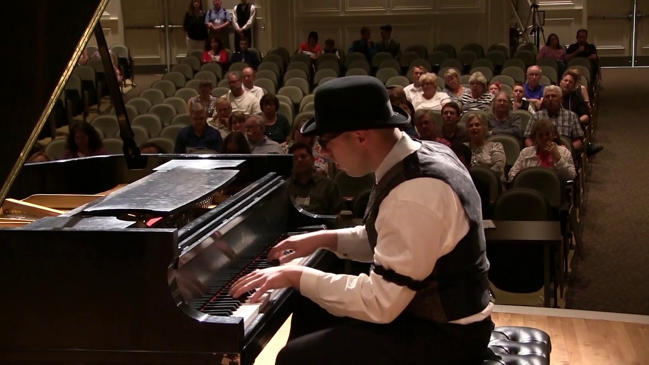 Martin Spitznagel performing 