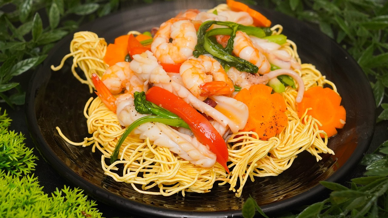 MÌ XÀO GIÒN HẢI SẢN TỪ MÌ GÓI ✅ Giòn Rụm Vàng Óng, Sốt Sánh Đậm Đà Cực Cuốn | Bếp Nhà Giang