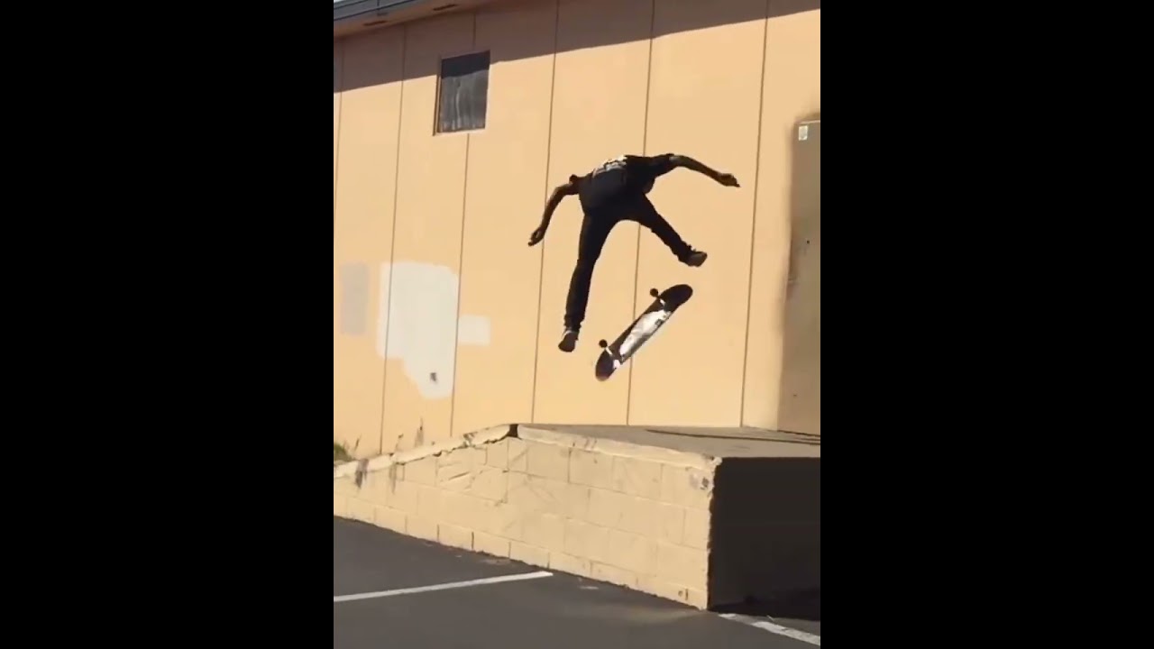 Heelflip late bigspin loading dock gap IG @youreburnt