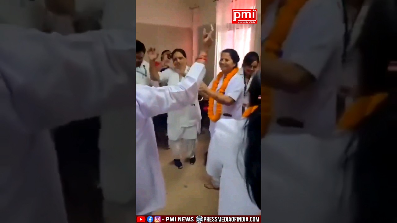 Viral Video Of Doctors & Staff At Varanasi's Deen Dayal Upadhyay Hospital #shorts #shortsfeed #news