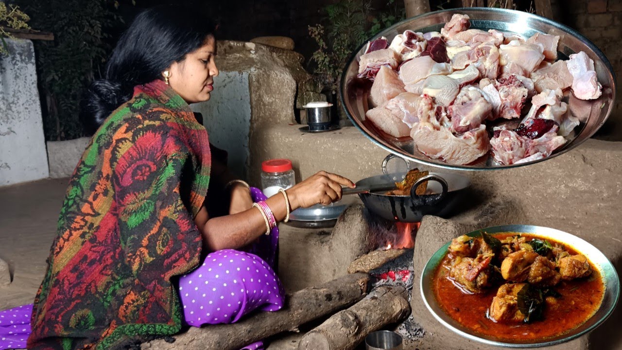गांव के देसी चूल्हे की आग पर बना चिकन की रेसिपी ll Village   Women Style Chicken Curry 🔥🔥