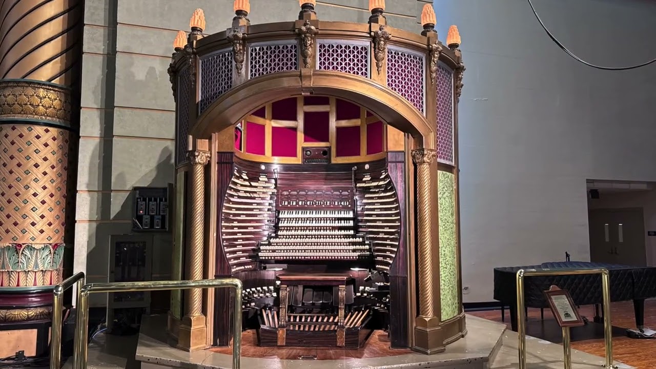 Medley from The Phantom of the Opera on the World's Largest Pipe Organ