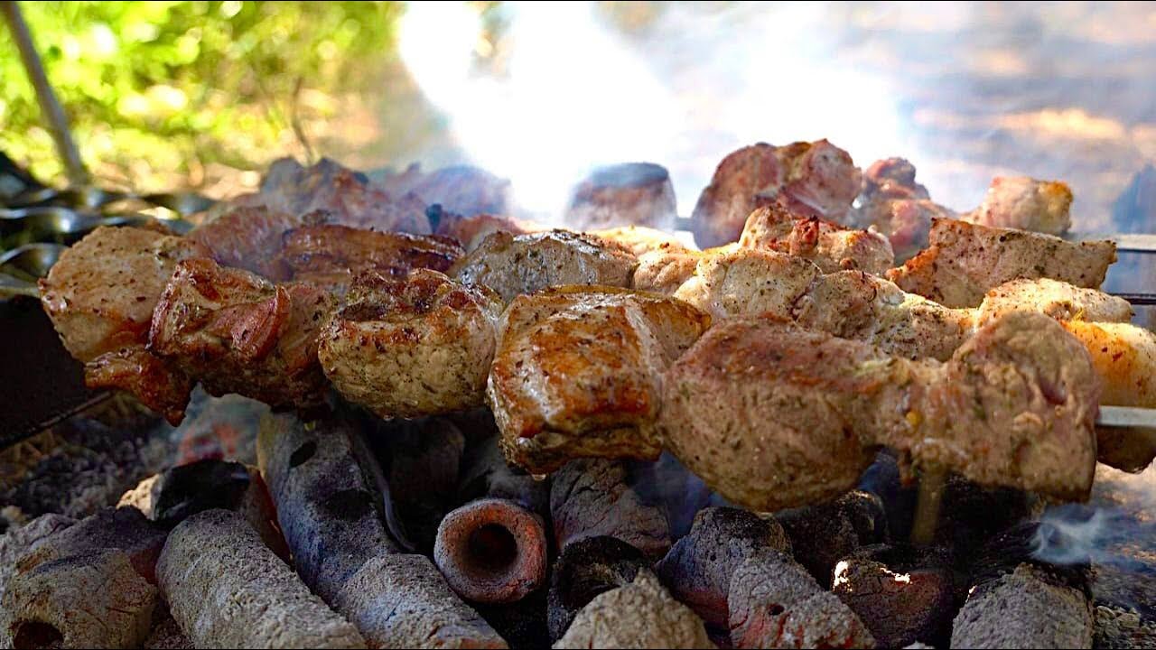 Сочный и вкусный шашлык из свинины! Как легко и вкусно замариновать мясо