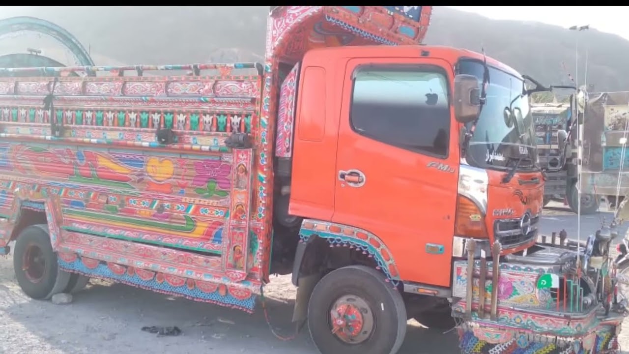 Fm 1 j gardi// chota tayro ma or 6 whealr ma hai.Beautifull or good condition ma ha🛣