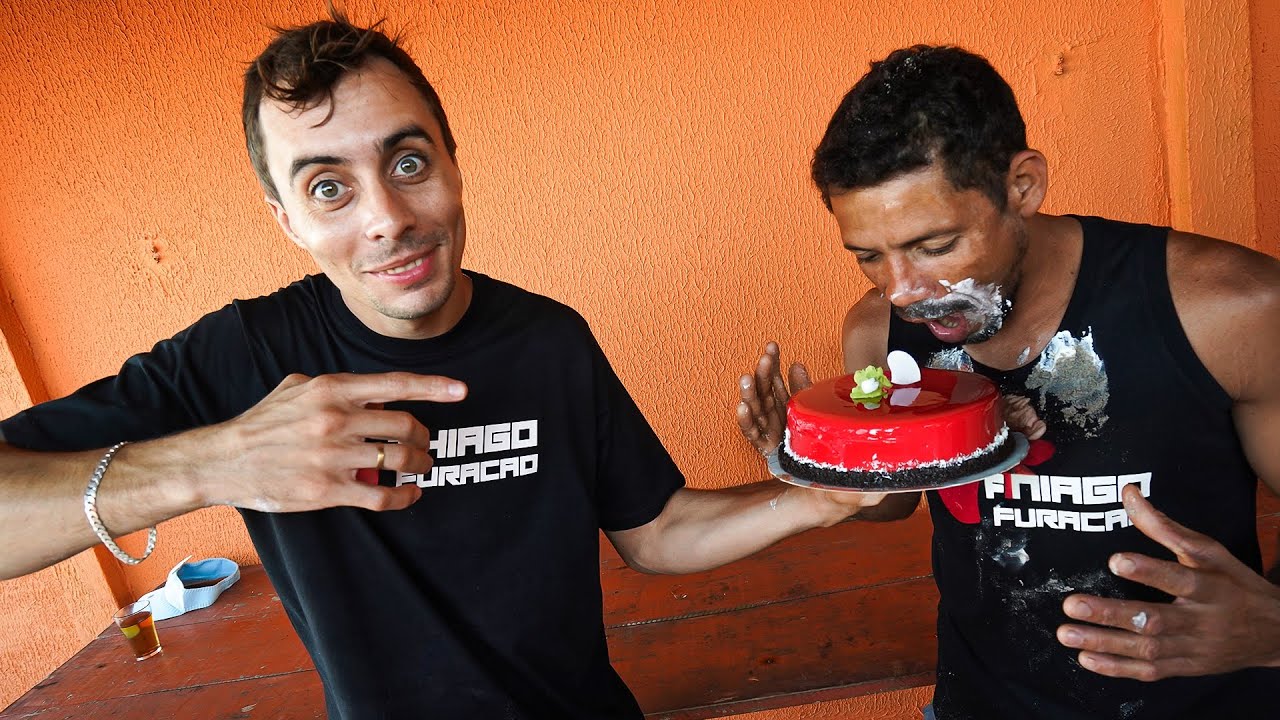 FIZ UM BOLO DE ANIVERSARIO PARA MEU AMIGO - TROLAGEM BOLO DE AREIA