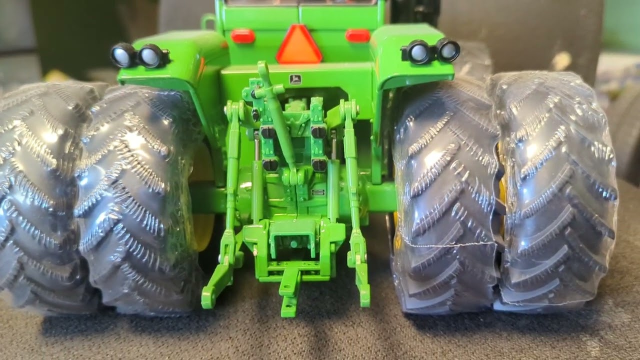 1/16 John Deere 8850 Prestige Select by Ertl