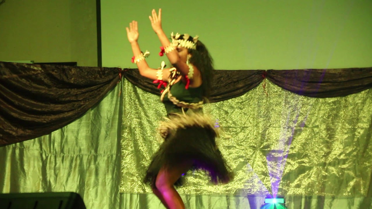 Caroline Rocks the stage with her Kiribati Item, Neikewekewe