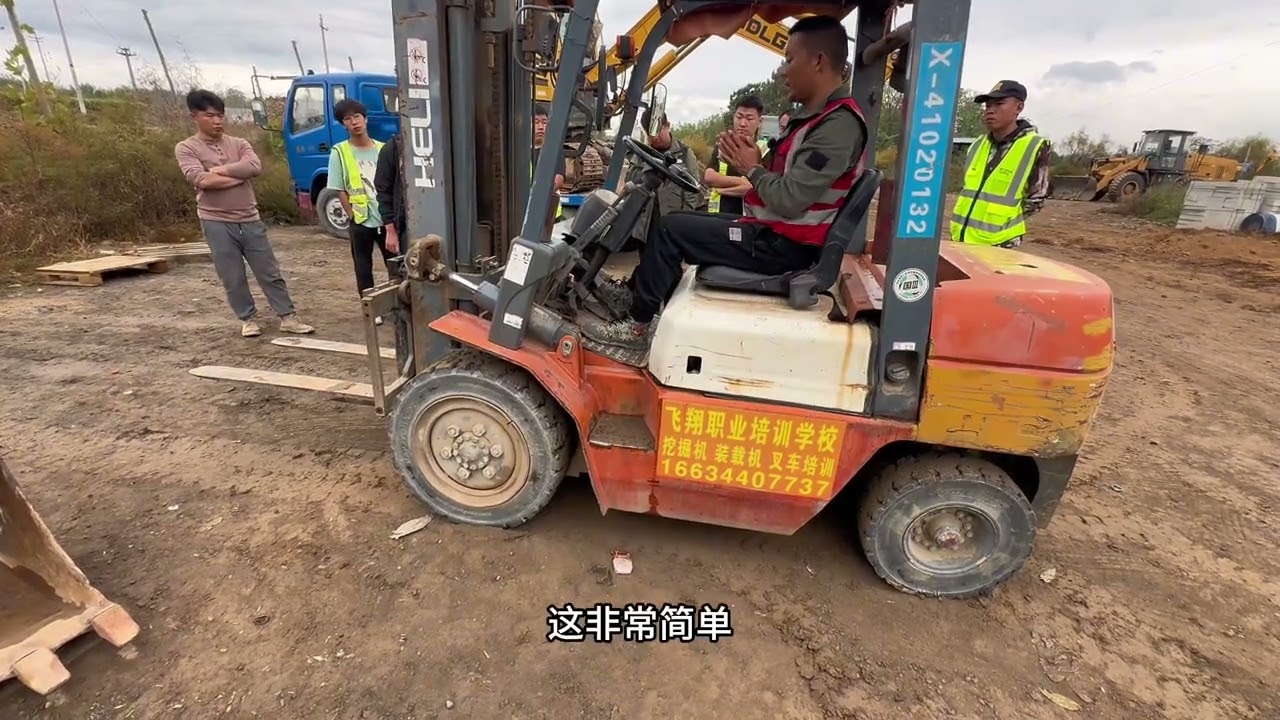 叉车如何干活的，教学来了#叉车培训考证 #教学 #装载机培训