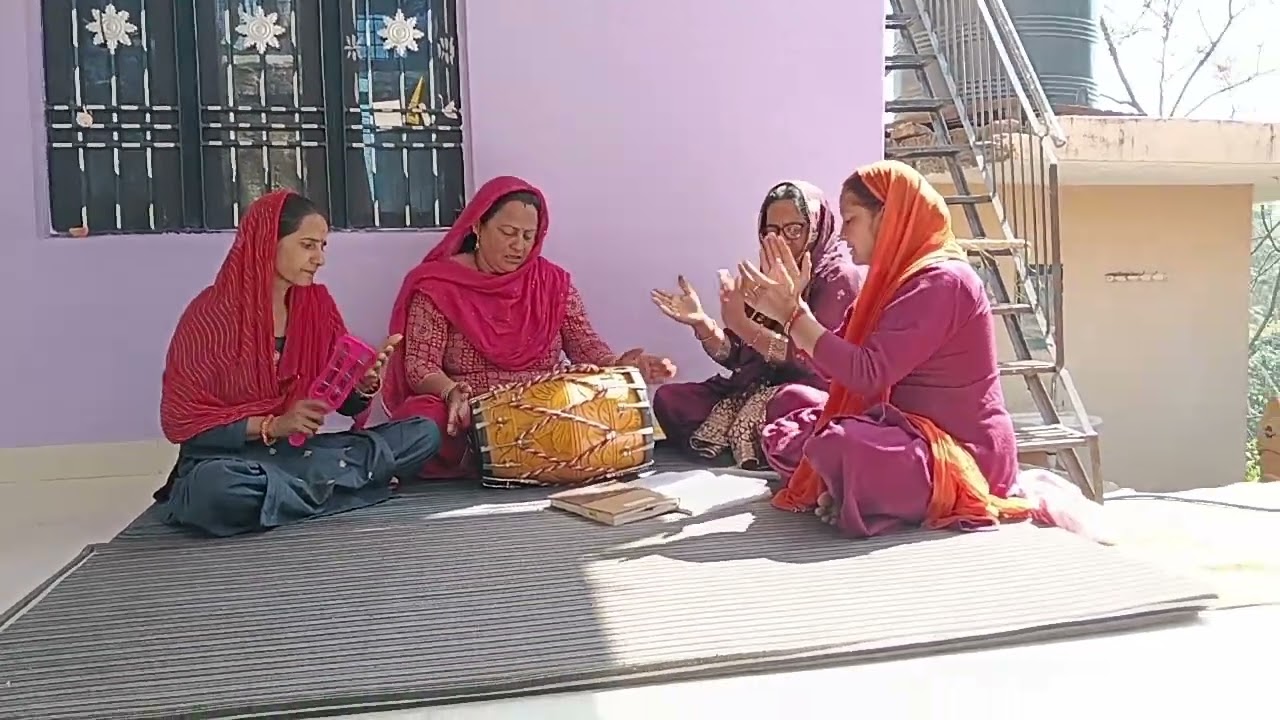 हो लस्सी पीनी वृन्दावन दी हो पेडे मथुरा ते जाके खाए