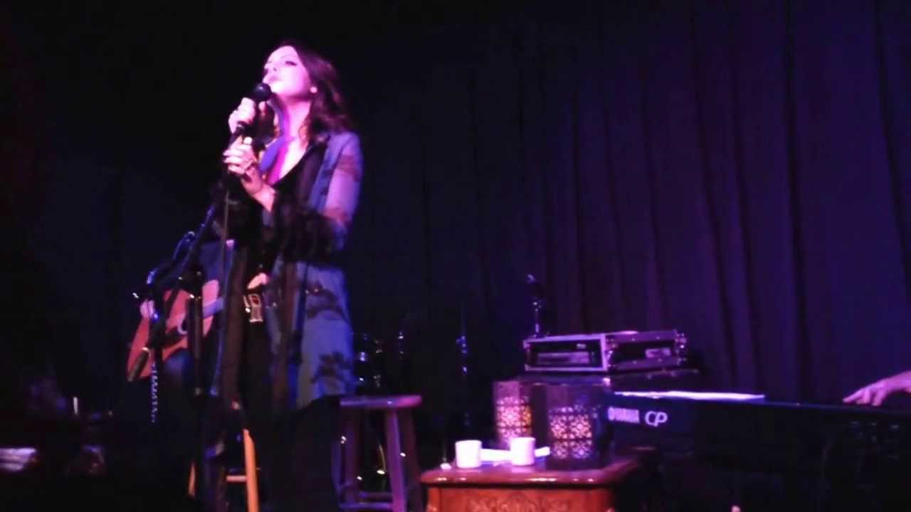 Liz Gillies - It Won't Stop (Live at Genghis Cohen)