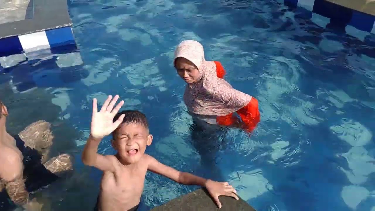 Renang Bersama Keluarga