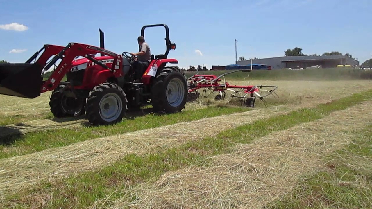 Massey Ferguson TD524 hay tedder demo June 2017