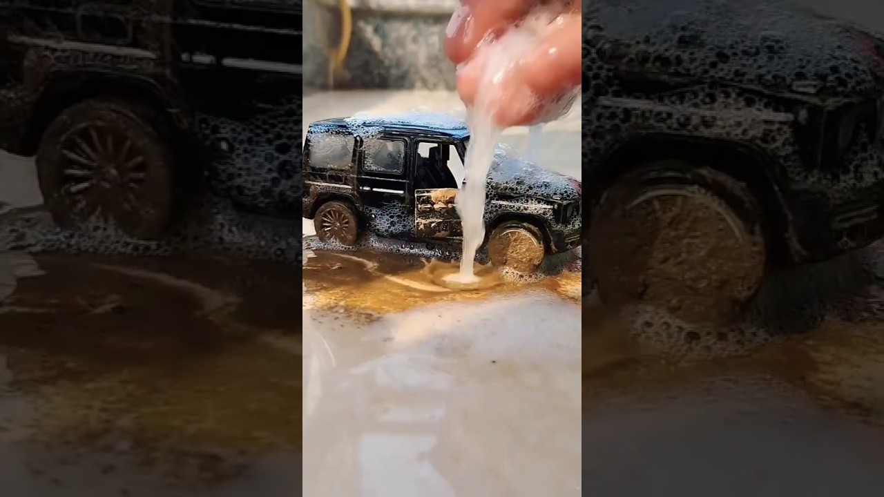 Cleaning mud off a car after off-roading 💦💧| Mercedes Benz G-Wagon | Diecast scale model cars dri...