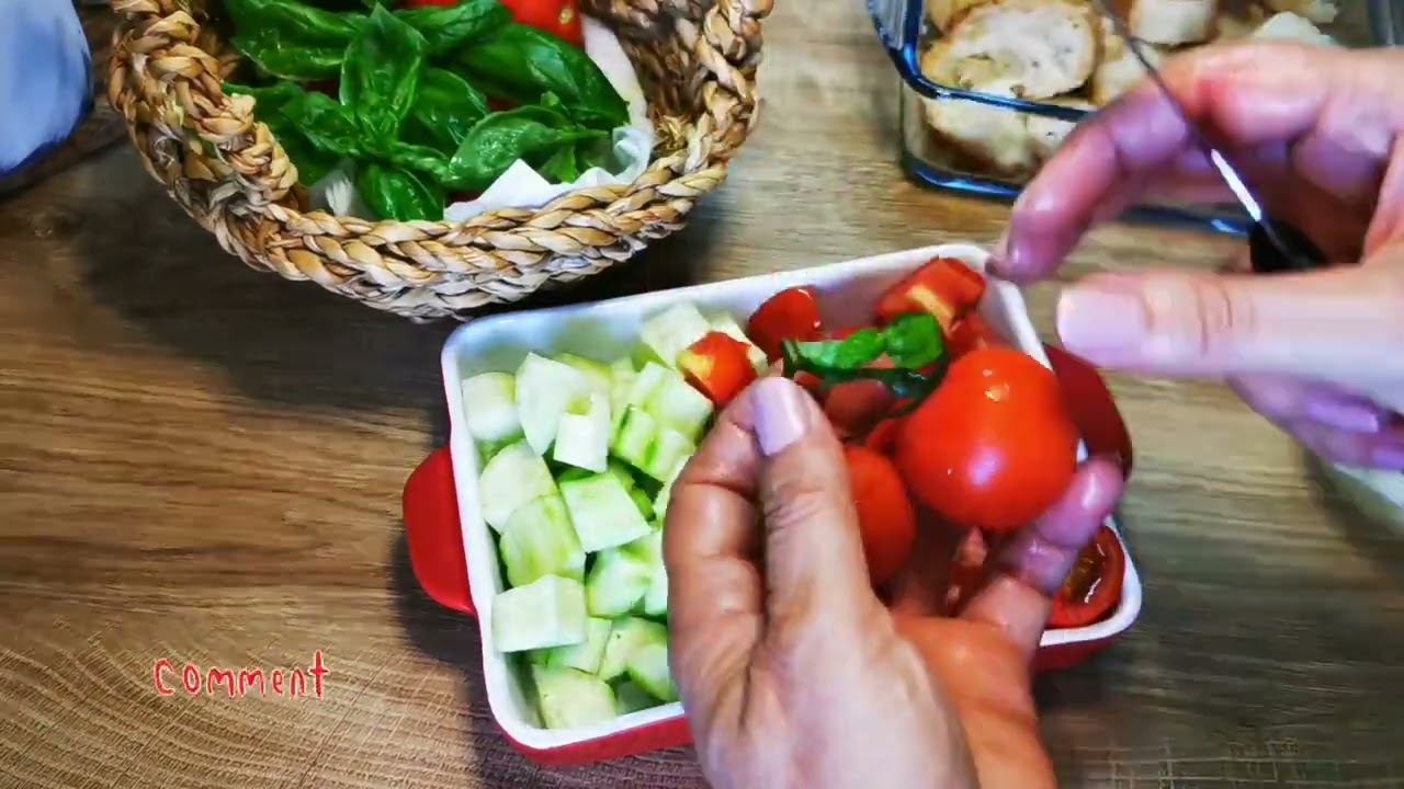 Панцанела - традиционна салата от Тоскана.