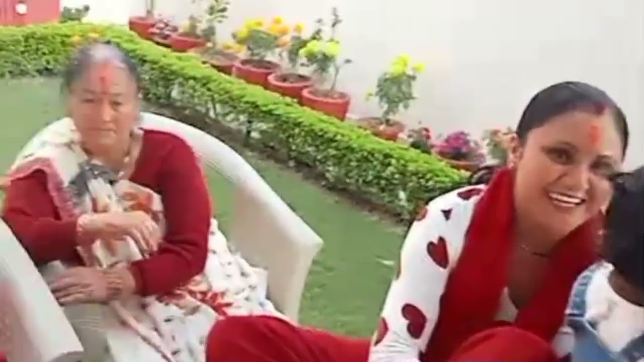 होली की शुरुआत महिलाओ के स्वाग डांस के साथ 