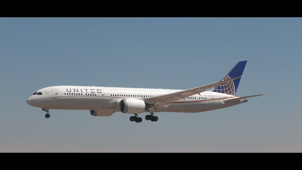 United Airlines Boeing 787-9 Dreamliner(N19951) arriving at Las Vegas!