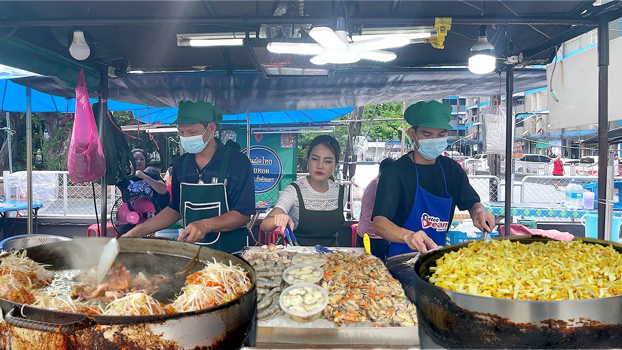 Ogromna liczba Klient&oacute;w! Ogromna r&oacute;żnorodność przepis&oacute;w na Pad Thai | Tajskie jedzenie uliczne