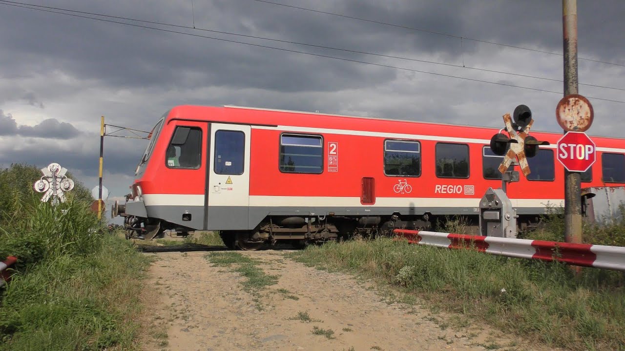 Trecere la nivel / Železniční přejezd Ictar-Budinț [4K] - 30.7.2025