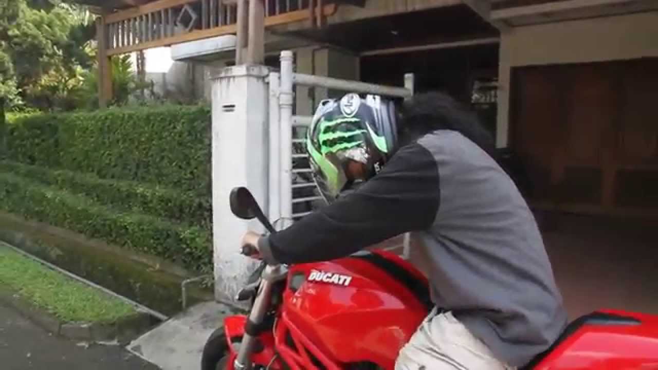 EOS 7D | Ducati Monster 696 2011 Warm Up 2 (Termignoni Exhaust)