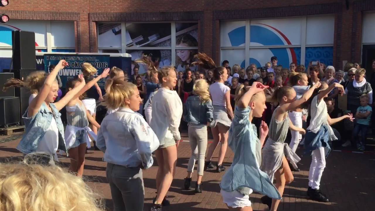 Optreden 'C selectie' Studio Da Danza tijdens braderie in Boskoop 24 September 2016
