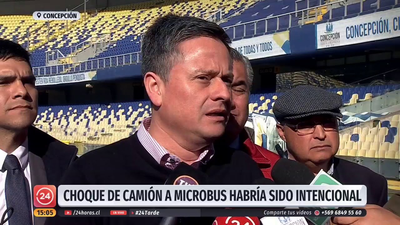 Habría sido intencional: Captan choque de un camión contra una micro en Concepción