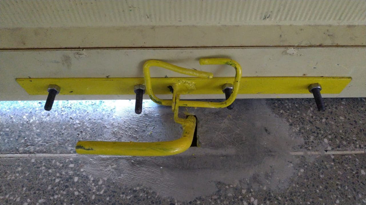 roubo nunca mais - porta de enrolar - faça trava  de segurança - evite roubos .