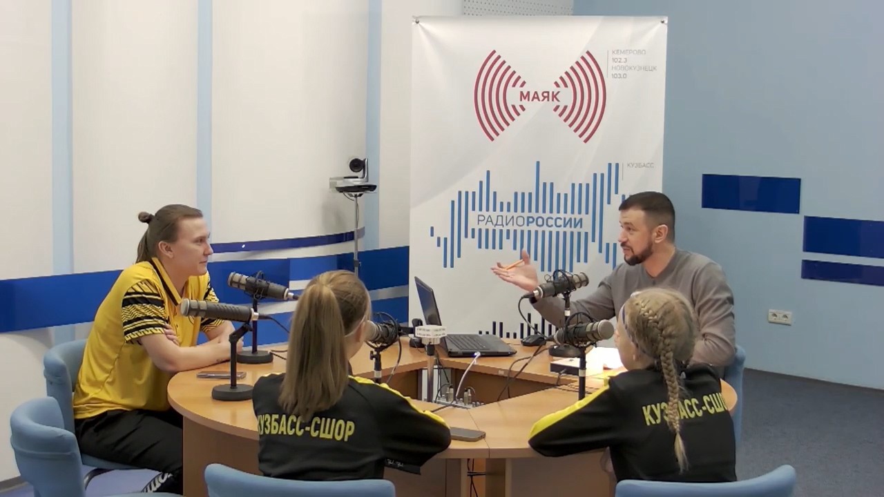 “Маяк” про юных кузбасских спортсменок на чемпионате России по футзалу