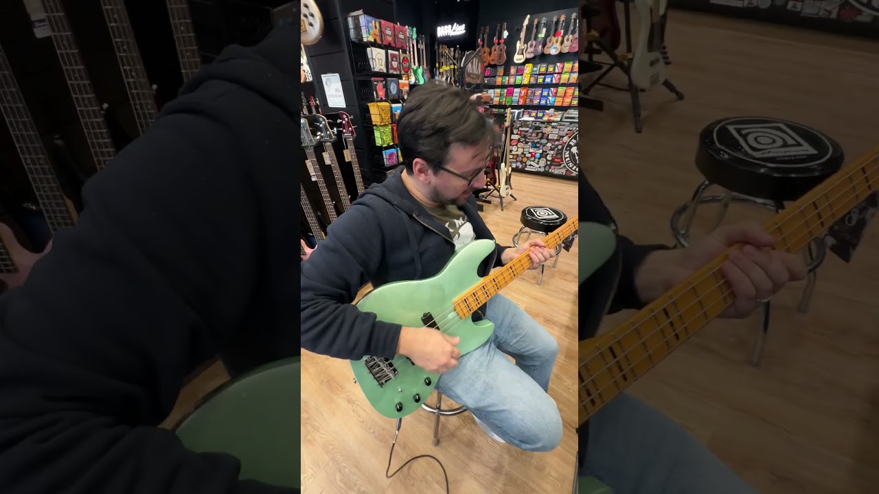 👾L&rsquo;Effetto Perfetto per far suonare il BASSO come un PAD?! MXR Reverb #basslinemusicshop