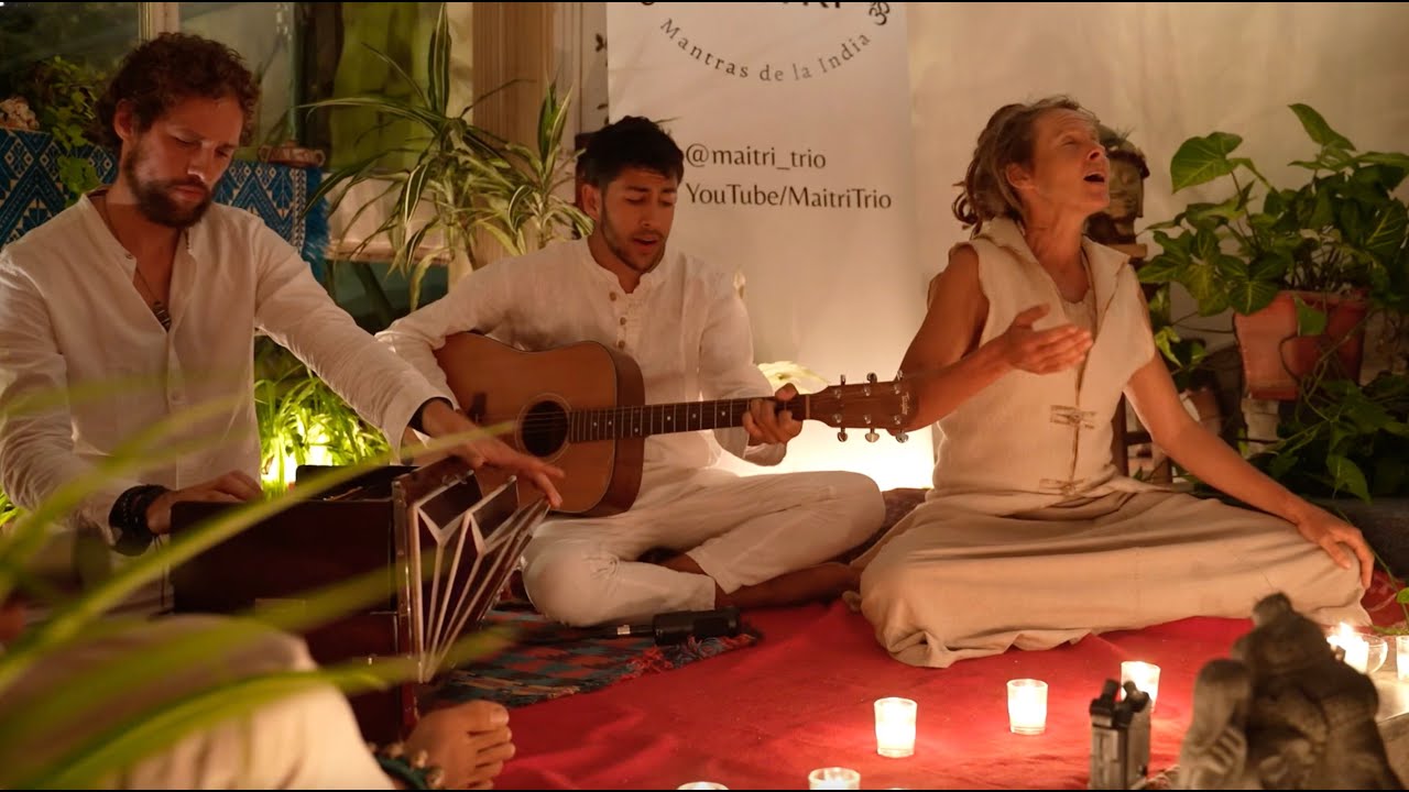 Maitri - Durga/Jaya Jagatambe (En vivo)
