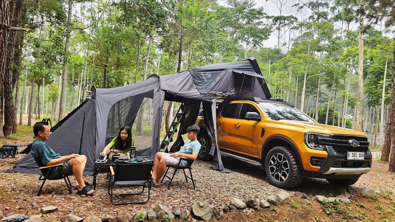 Camping Keluarga di CAMPERVAN COZYLAND, Bandung | Jalan-jalan ke BUKIT STRAWBERRY