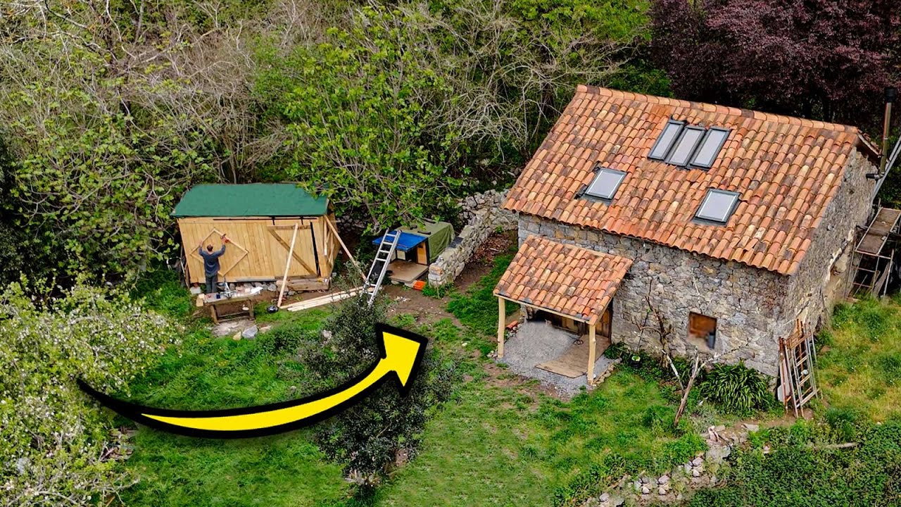 #68 😱 ¿Qué está pasando en la Cabaña de Piedra Abandonada? || Construyendo en el Paraíso