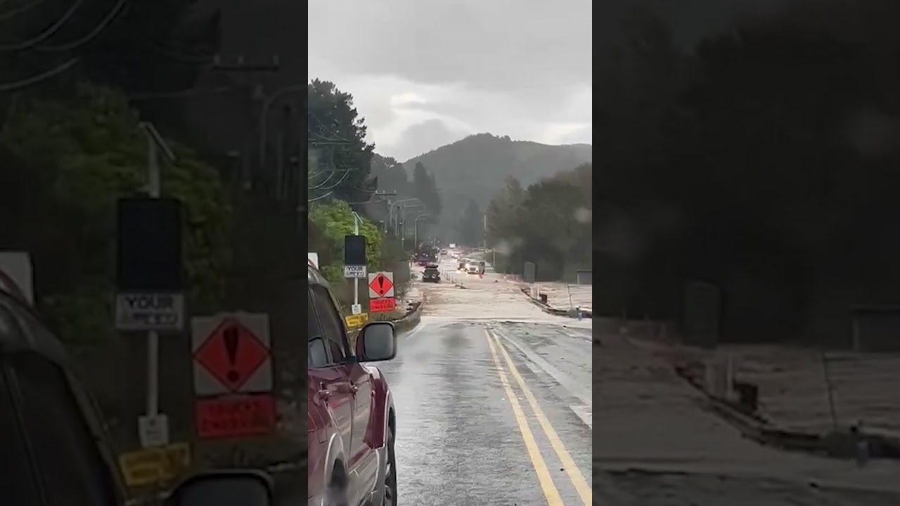 Pāuatahanui Stream at the foot of the Haywards flooding | RNZ
