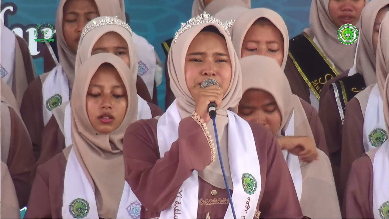 MOMEN HARU PEMBACAAN PUISI UNTUK ORANG TUA OLEH SANTRI😭🥺