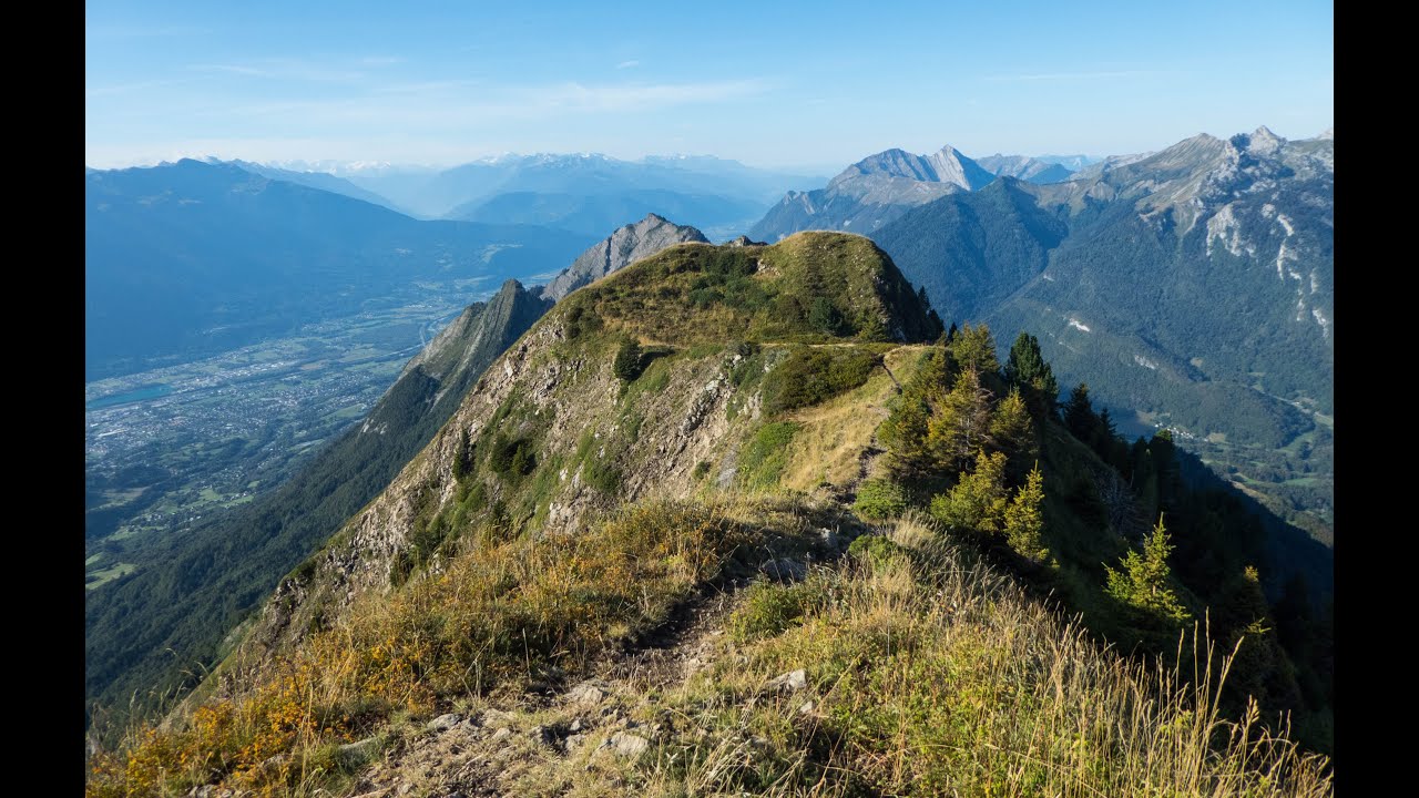 La Dent de Cons - 2064m et la Pointe de Sellive - 1722m . Bauges .