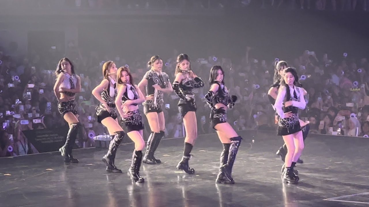 TWICE 5th World Tour 'Ready To Be' in Bangkok Day1『Moonlight Sunrise』『Brave』