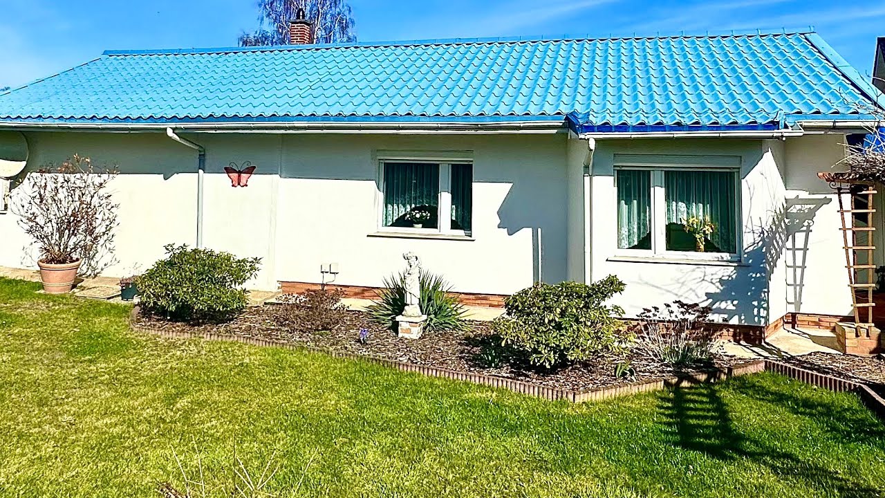 SCHÖNES BUNGALOW MIT GROSSEN GARTEN IN BERLIN ALTGLIENICKE! 2 BÄDER, HELLE RÄUME! OPTIONAL 2 GARAGEN