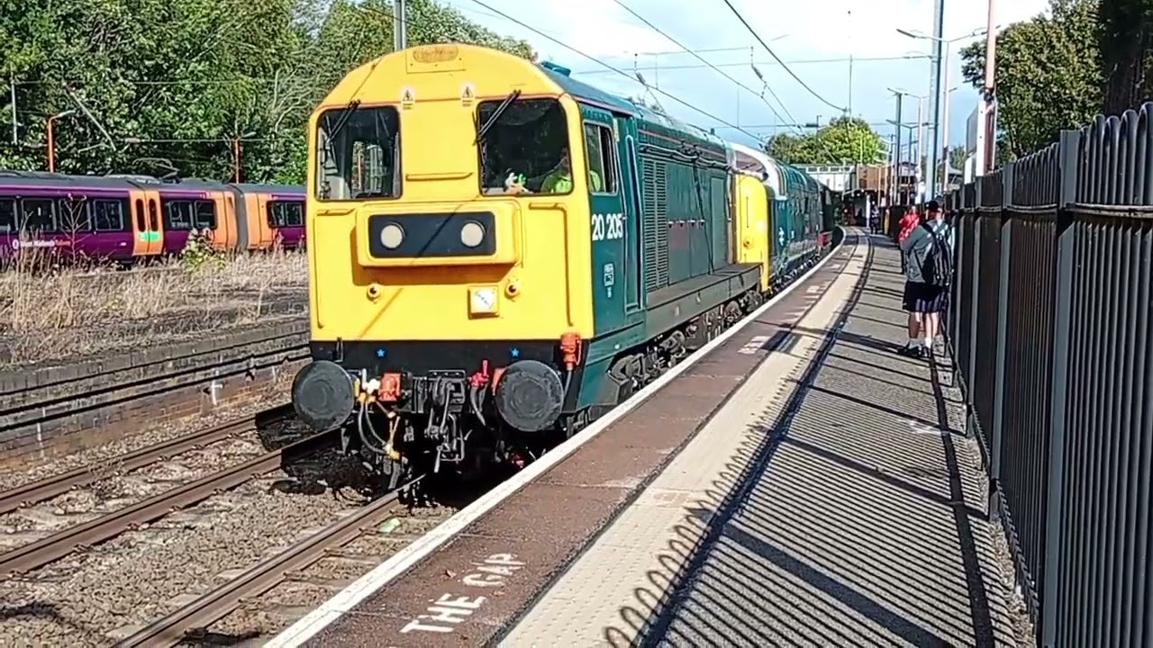 English Electric Type 1s escorting 55009 Alycidon through Kings Norton station 11/09/2025